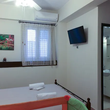 Family Private Summer Homes W. Yards Near * Galatás