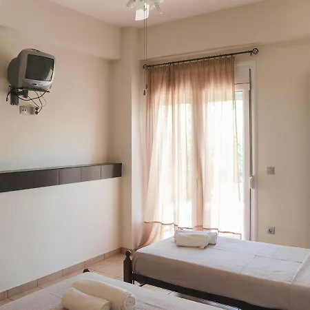 Family Private Summer Homes W. Yards Near * Galatás
